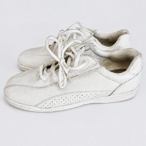 Cobbie Cuddlers Grace Womens White Leather Lace Up Walking Sneaker Size 7.5M